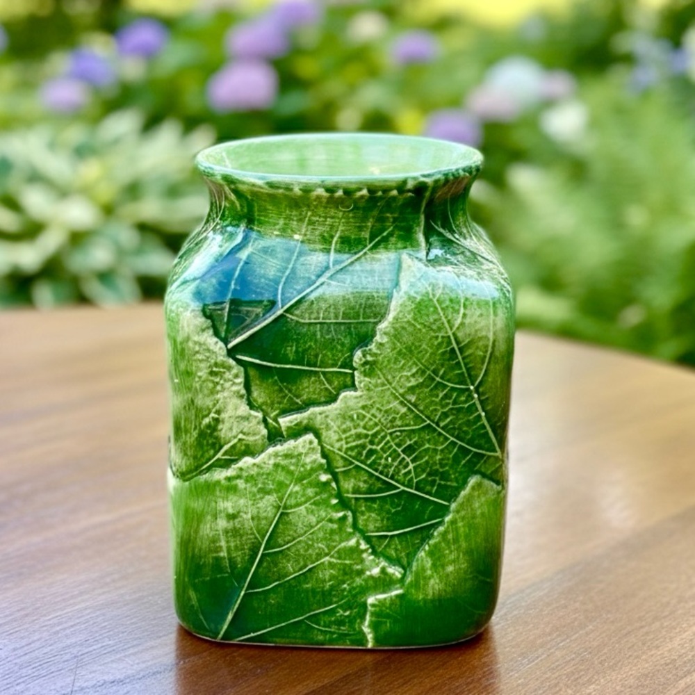 Vintage Vietri Italy Foglia Leonardo Green Leaf Vase - Hand Painted Majolica"